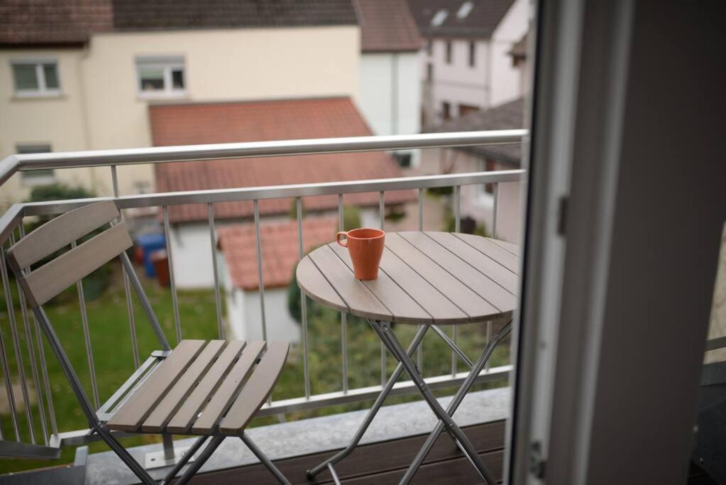 1 Zimmer Wohnung Dg Mit Klimaanlage Und Kleinen Balkon Oedheim Exteriör bild