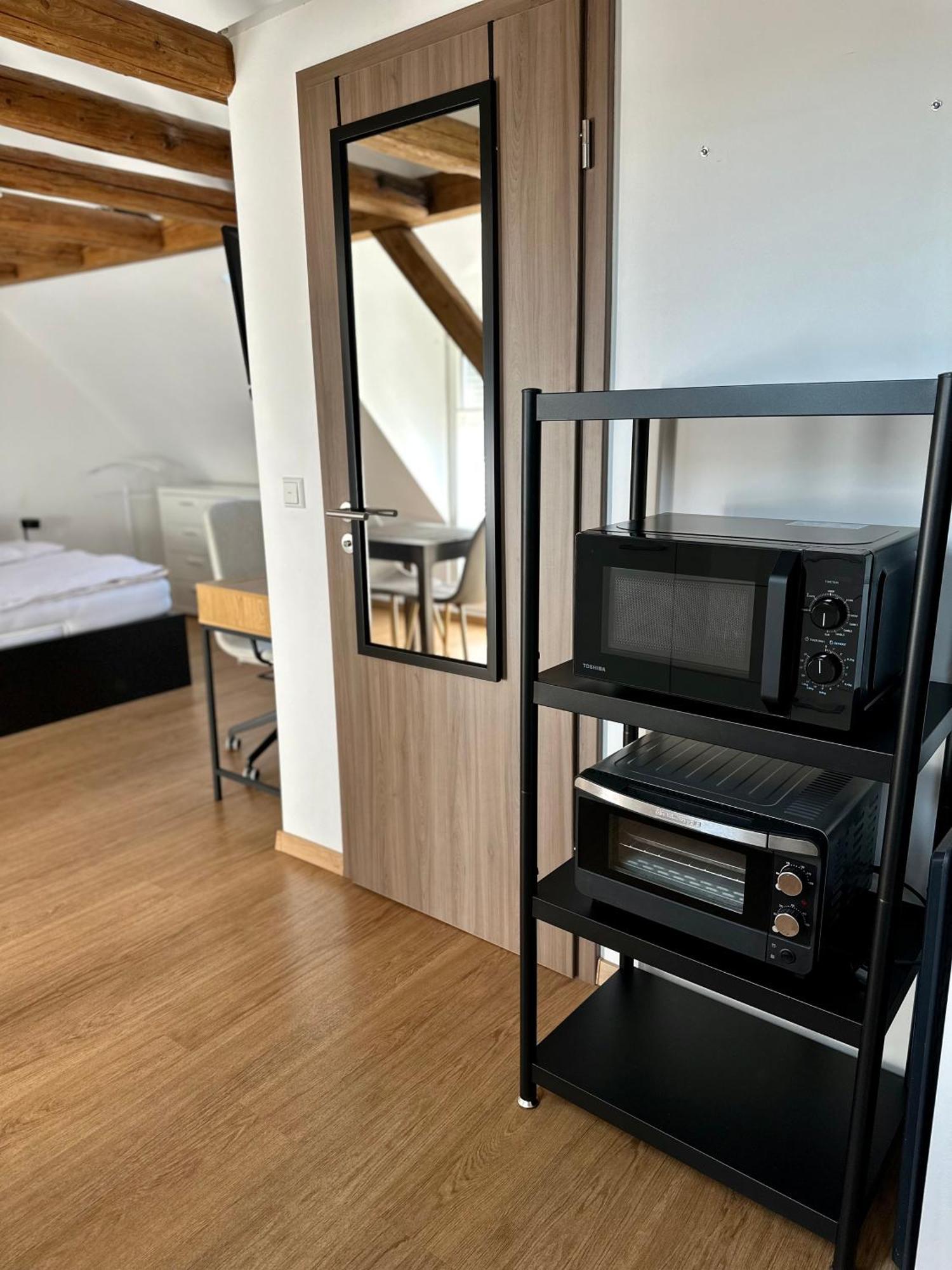 1 Zimmer Wohnung Dg Mit Klimaanlage Und Kleinen Balkon Oedheim Exteriör bild